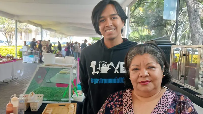 Feria del Dulce Tradicional fortalece economía de todos los comerciantes. 